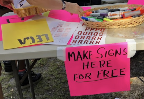 Image showing a sign that reads 'Make Signs Here for Free'